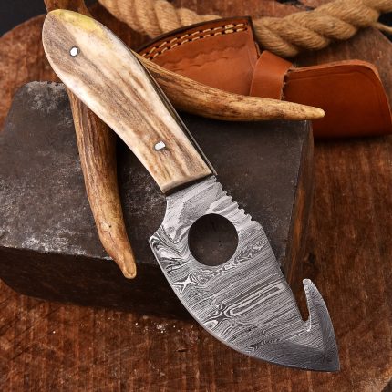 Damascus Steel Skinning knife Horn Wood