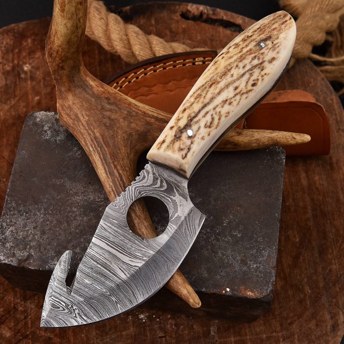 Damascus Steel Skinning knife Horn Wood